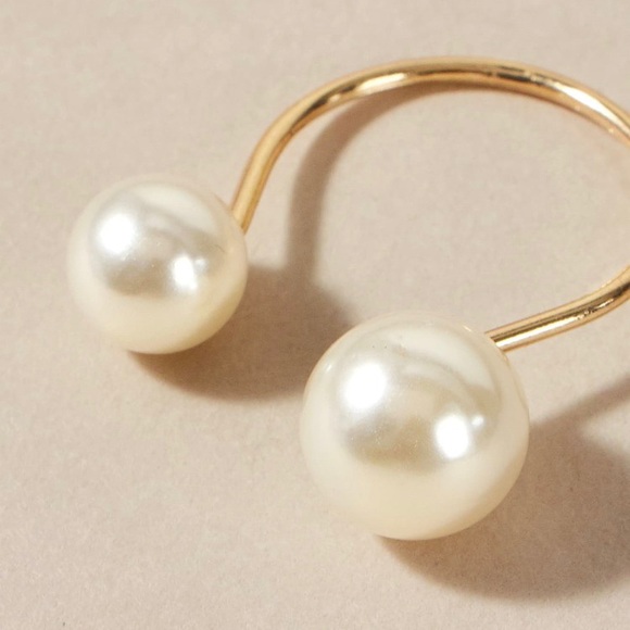 3/$30 💛 Faux Pearl Ring - Picture 4 of 4